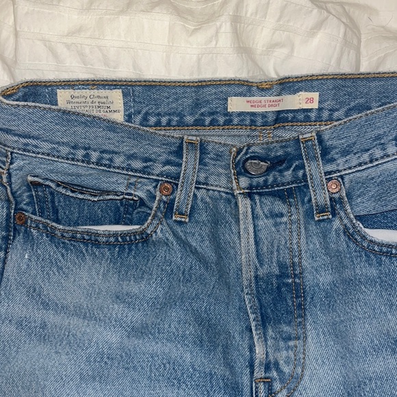 Levi’s Wedgie Fit - barely worn - Picture 3 of 6